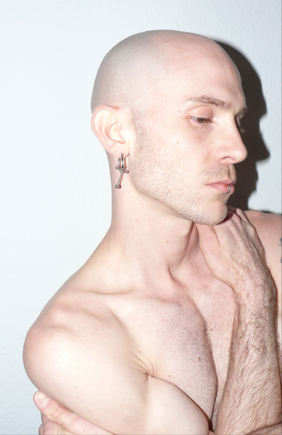 32-CRUX BARBELL HOOPS EARRINGS