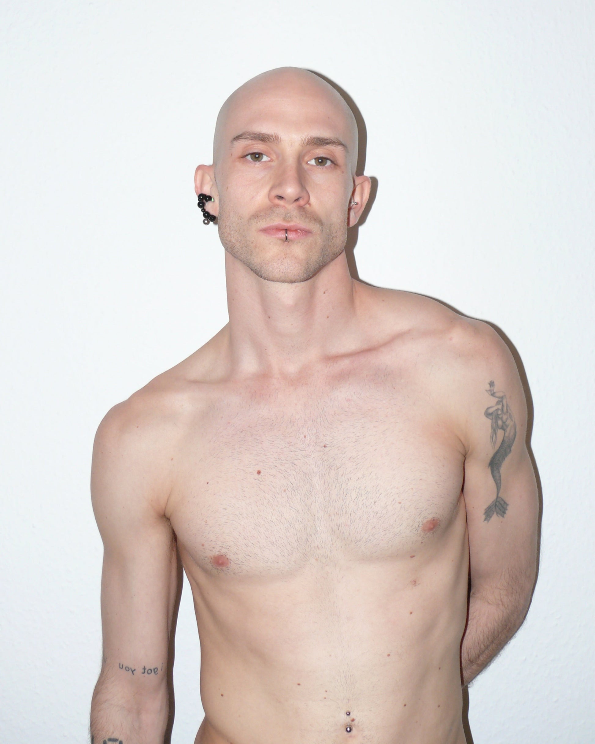 Black agate beads cuff with piercing decoration portrais on model