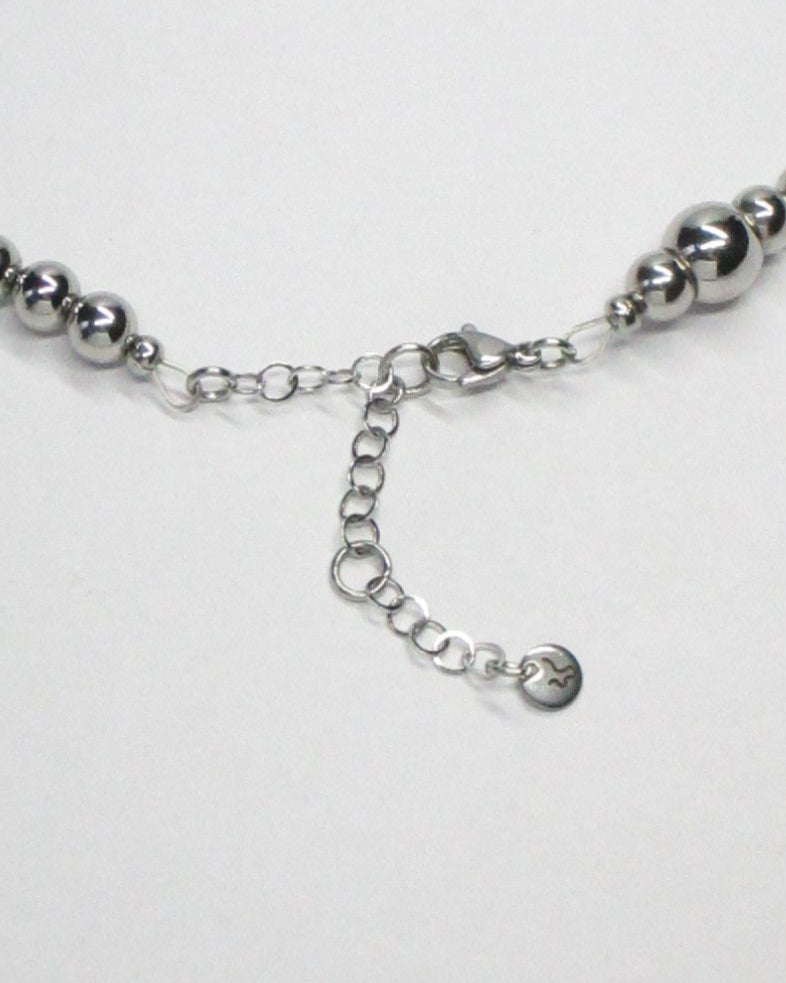 Bubbles steel necklace back closure detail