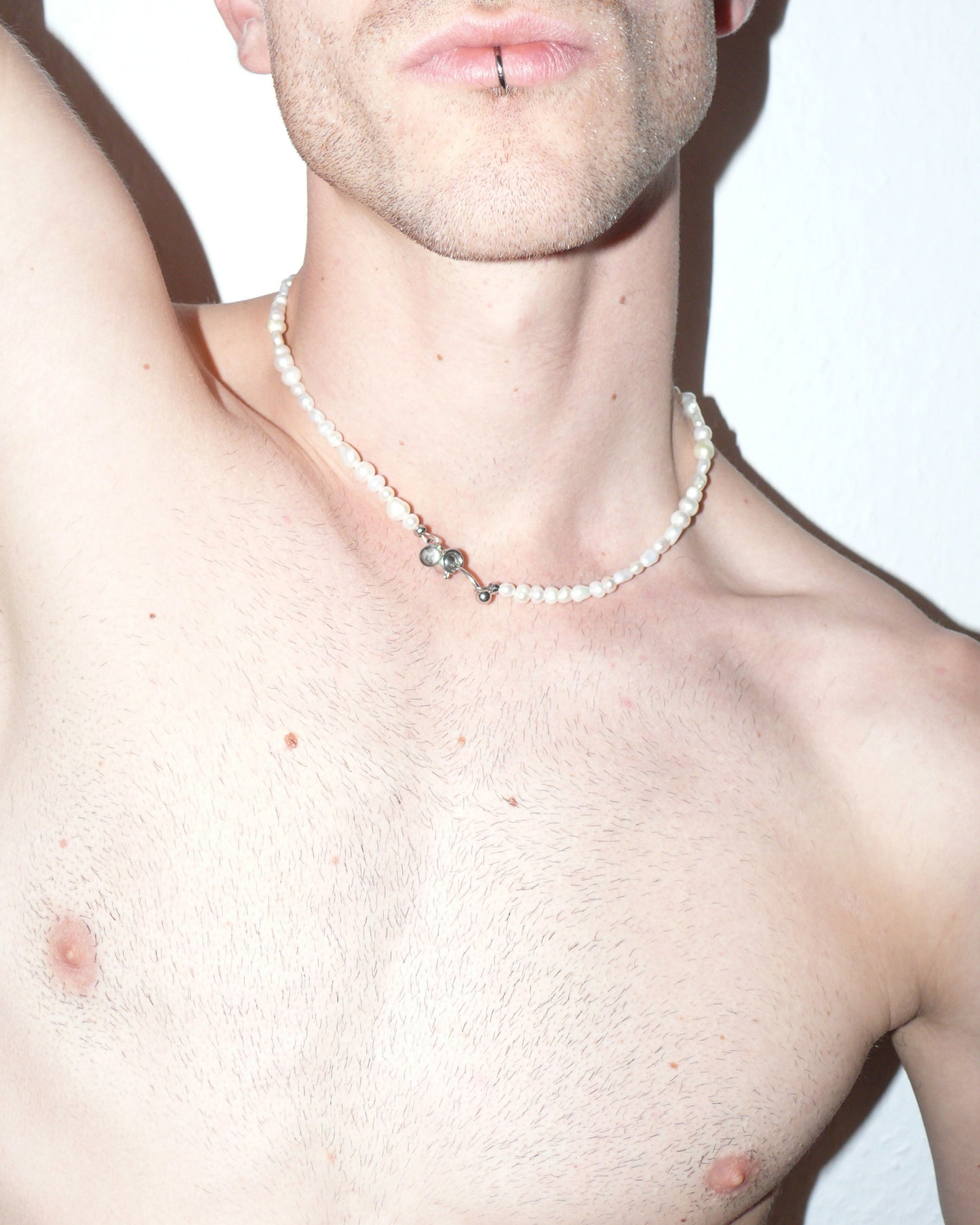 Freashwater pearls necklace with piercing closure close-up on model neck