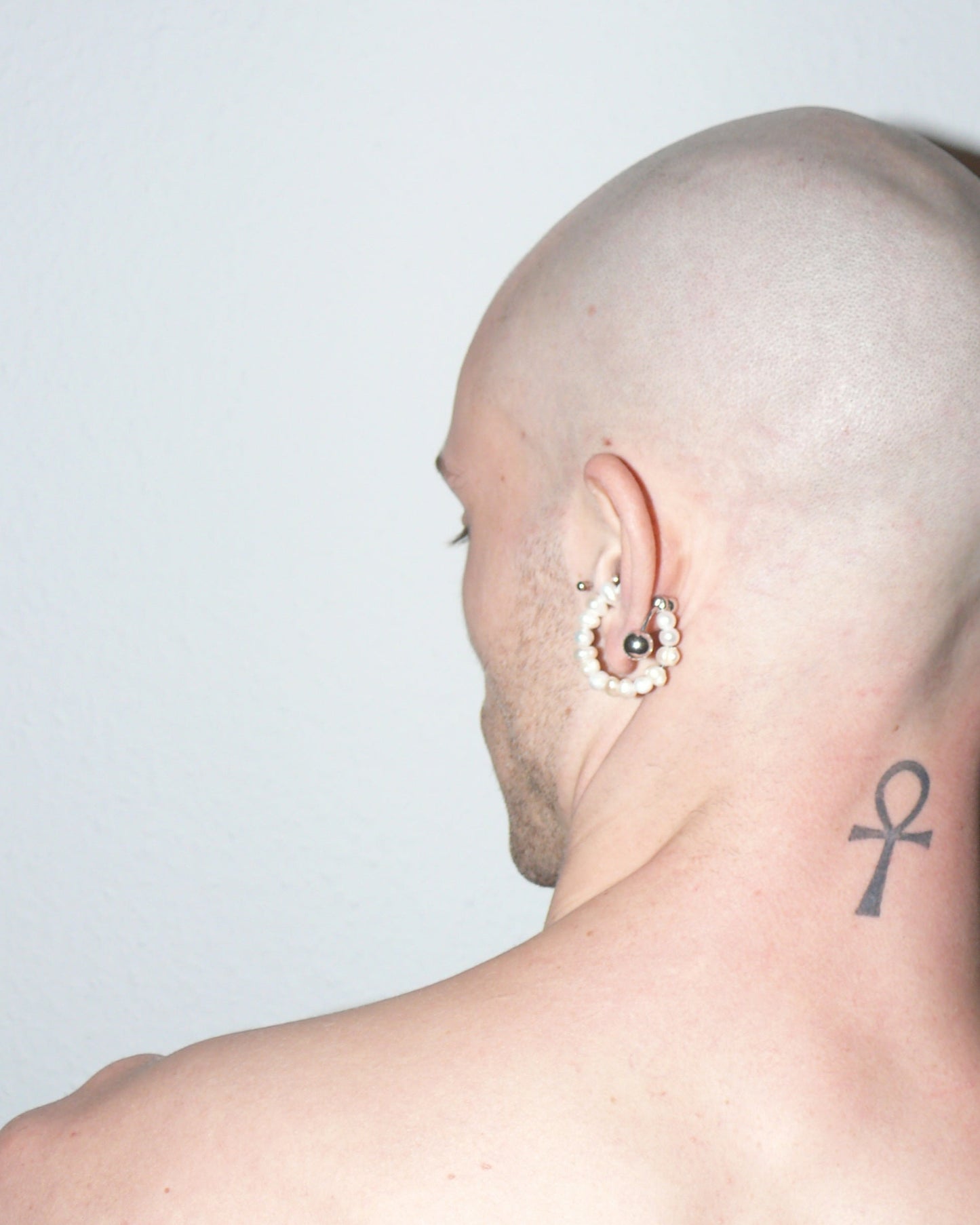 Freshwater pearls cuff with piercing decoration portrait on model back turned head