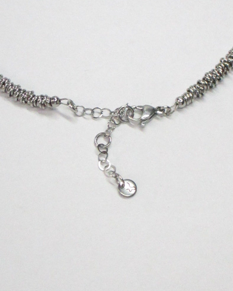 Mille steel rings necklace with central boulle decoration closure detail portrait