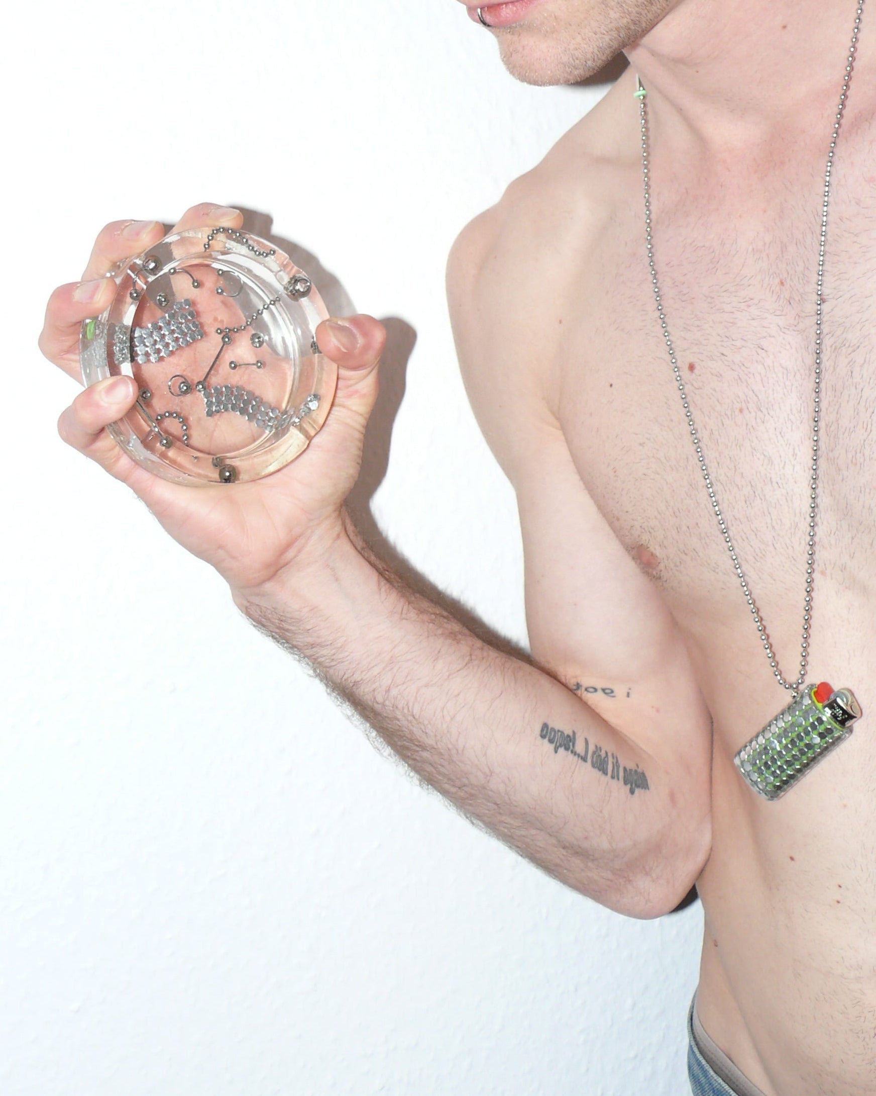 Person holding a resin hastray with a plain background